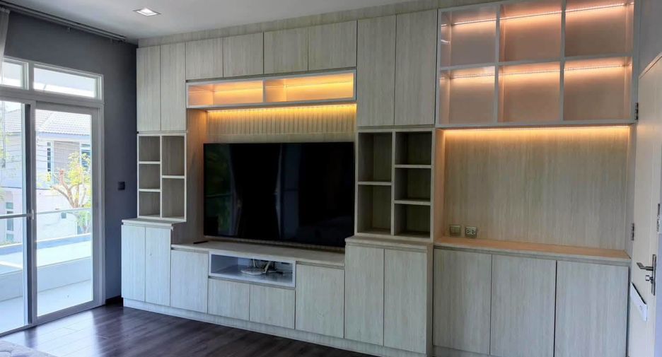 Haus zur Miete mit 4 Zimmer in Bang Phli, Samut Prakan
