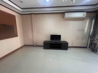Reihenhaus zur Miete mit 4 Zimmer in Suan Luang, Bangkok