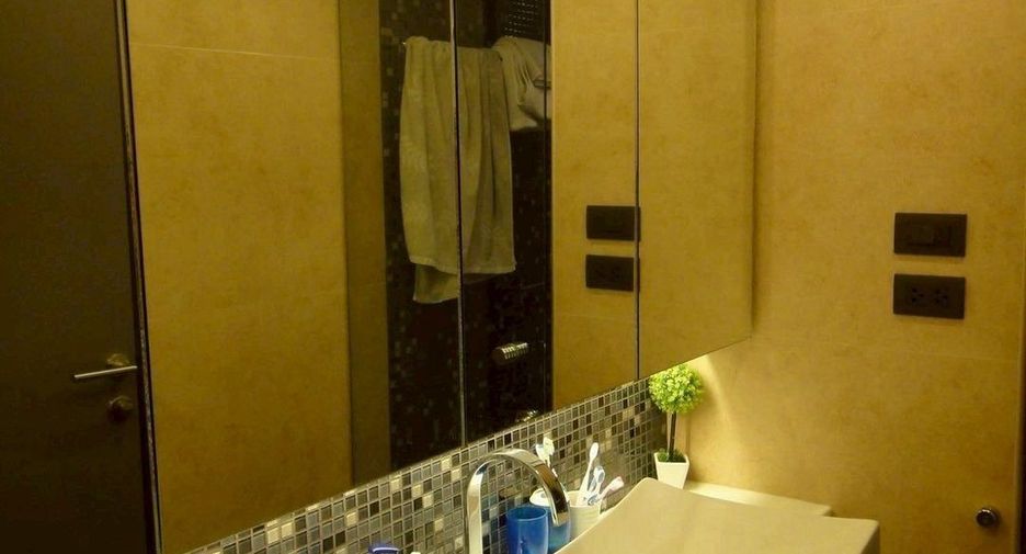 For rent 2 ベッドルーム condo in Yan Nawa, Bangkok