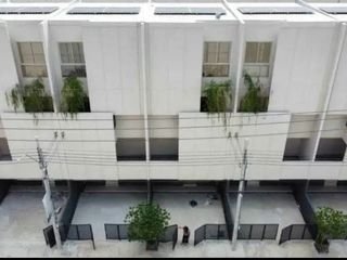 À louer 3 chambres maison de ville à Saphan Sung, Bangkok