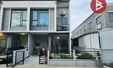Casa adosada en venta de 3 habitaciones en Thung Khru, Bangkok