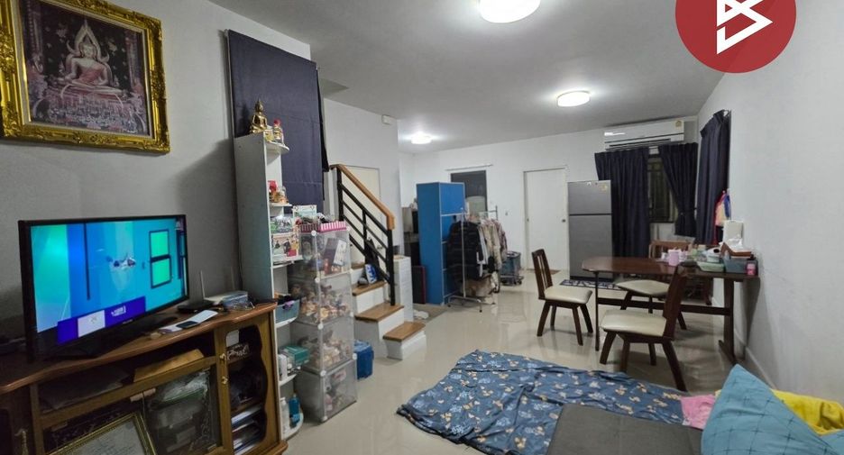 Casa adosada en venta de 3 habitaciones en Thung Khru, Bangkok