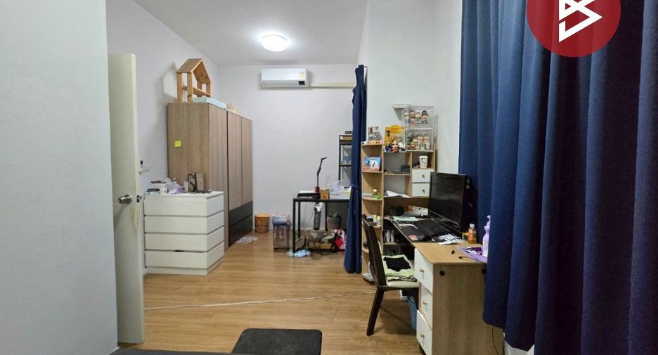 Casa adosada en venta de 3 habitaciones en Thung Khru, Bangkok