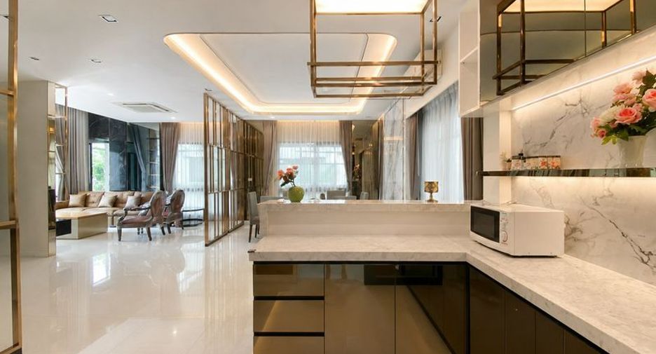 À louer 4 chambres maison à Prawet, Bangkok