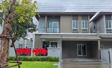 For rent 3 bedrooms townhouse in Bang Phli, Samut Prakan