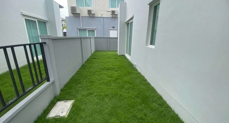 For rent 3 bedrooms townhouse in Bang Phli, Samut Prakan