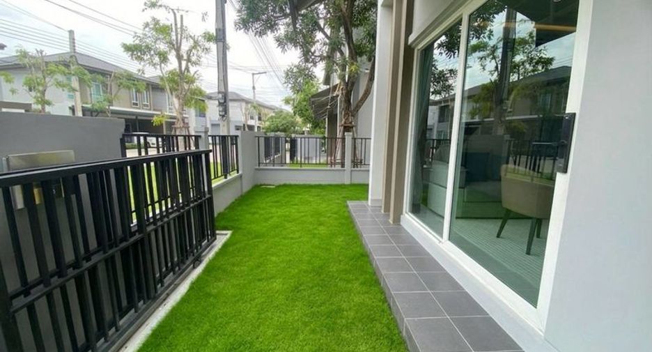For rent 3 bedrooms townhouse in Bang Phli, Samut Prakan