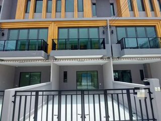 For rent 3 bedrooms townhouse in Prawet, Bangkok