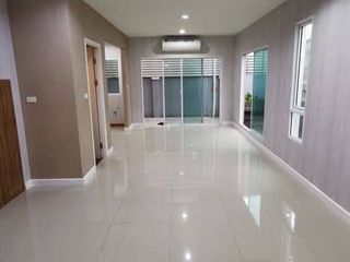 Casa adosada en venta de 6 habitaciones en Pak Kret, Nonthaburi