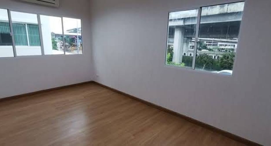Casa adosada en venta de 6 habitaciones en Pak Kret, Nonthaburi