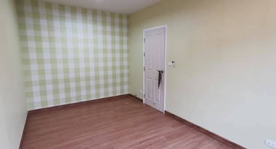 Casa adosada en venta de 6 habitaciones en Pak Kret, Nonthaburi