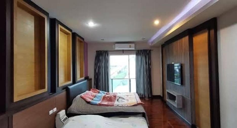 Casa adosada en venta de 6 habitaciones en Pak Kret, Nonthaburi