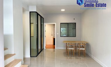 À vendre 4 chambres maison de ville à Bang Phli, Samut Prakan