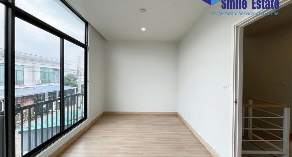 À vendre 4 chambres maison de ville à Bang Phli, Samut Prakan