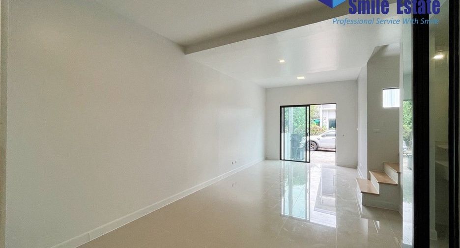 À vendre 4 chambres maison de ville à Bang Phli, Samut Prakan