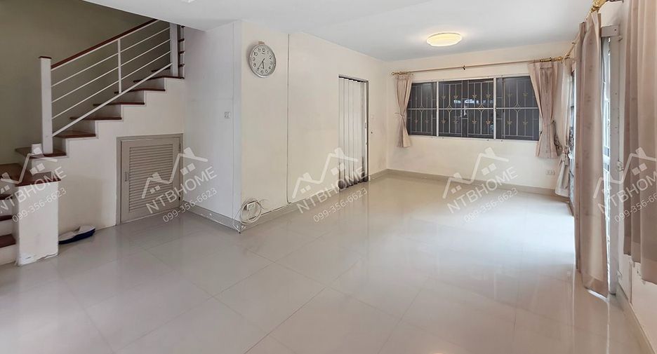 Casa adosada en venta de 3 habitaciones en Thanyaburi, Pathum Thani