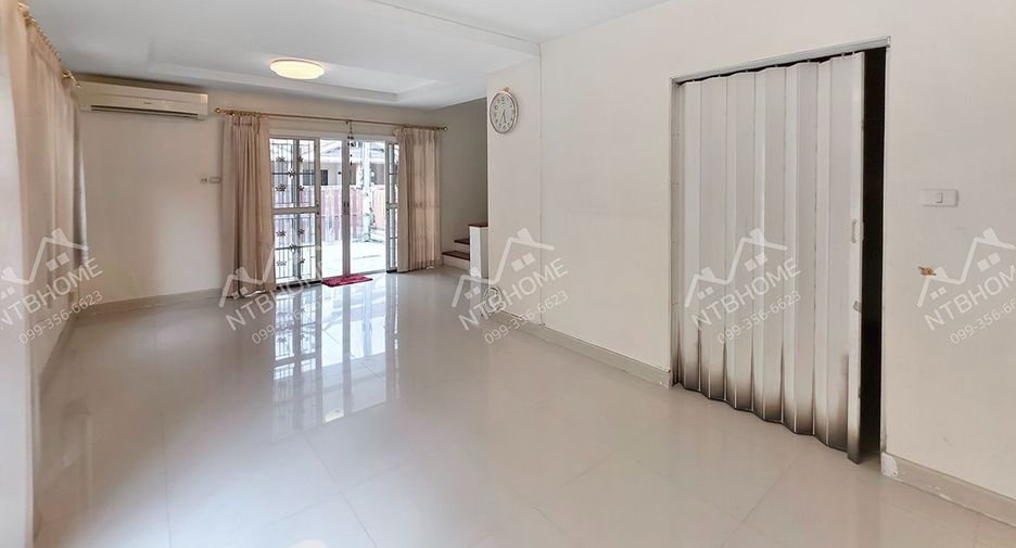 Casa adosada en venta de 3 habitaciones en Thanyaburi, Pathum Thani
