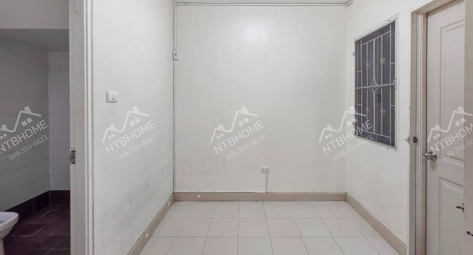 Casa adosada en venta de 3 habitaciones en Thanyaburi, Pathum Thani