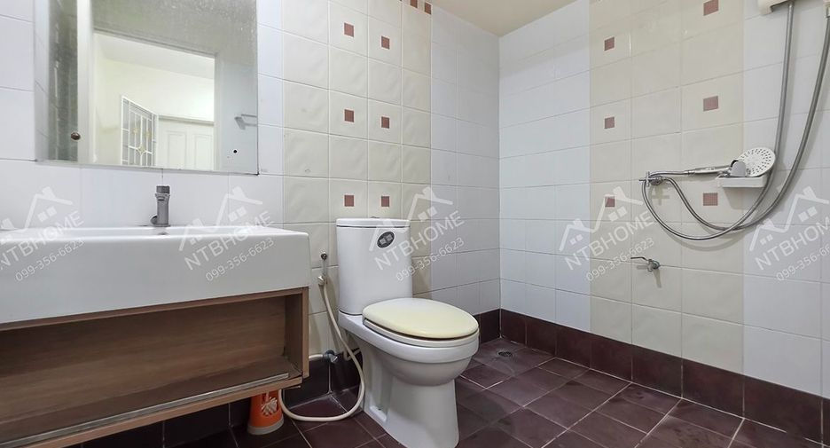 Casa adosada en venta de 3 habitaciones en Thanyaburi, Pathum Thani