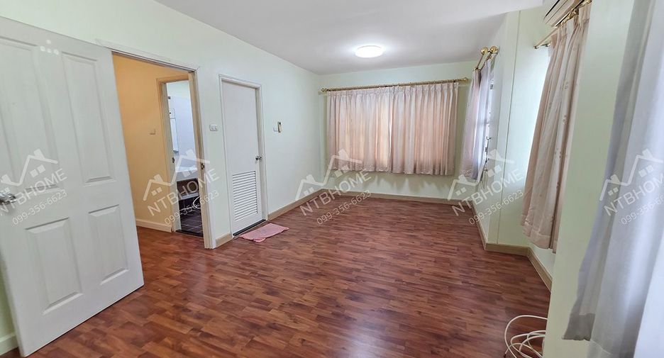 Casa adosada en venta de 3 habitaciones en Thanyaburi, Pathum Thani