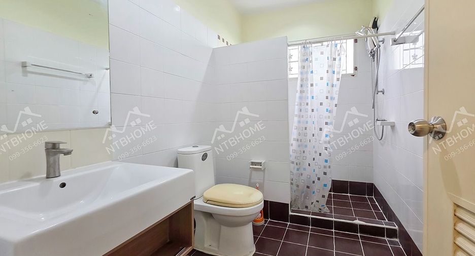 Casa adosada en venta de 3 habitaciones en Thanyaburi, Pathum Thani