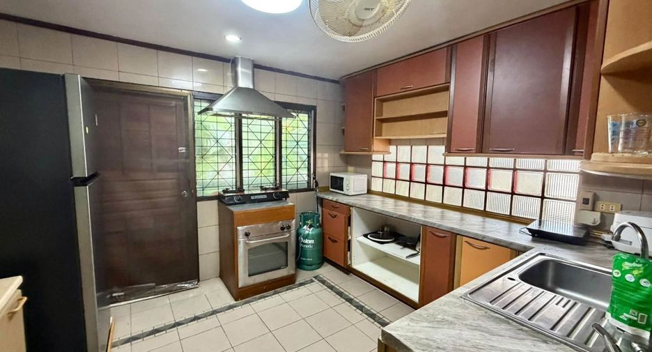 出租 和 出售 4 卧室 独立屋 在 Bang Lamung, Chon Buri