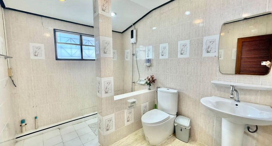 出租 和 出售 4 卧室 独立屋 在 Bang Lamung, Chon Buri
