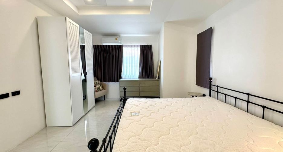 À louer 4 chambres maison à Huay Yai, Pattaya