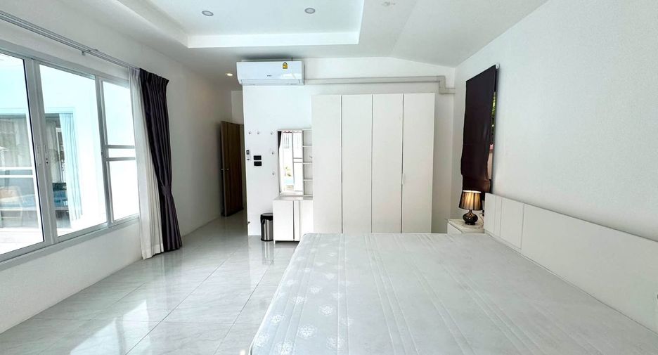 À louer 4 chambres maison à Huay Yai, Pattaya