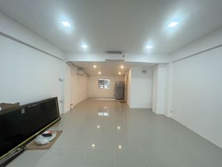 Gewerbefläche zur Miete mit 1 Zimmer in Mueang Chiang Mai, Chiang Mai