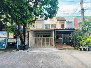 出售 2 卧室 联排别墅 在 Khlong Sam Wa, 曼谷