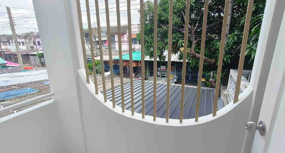 出售 2 卧室 联排别墅 在 Khlong Sam Wa, 曼谷