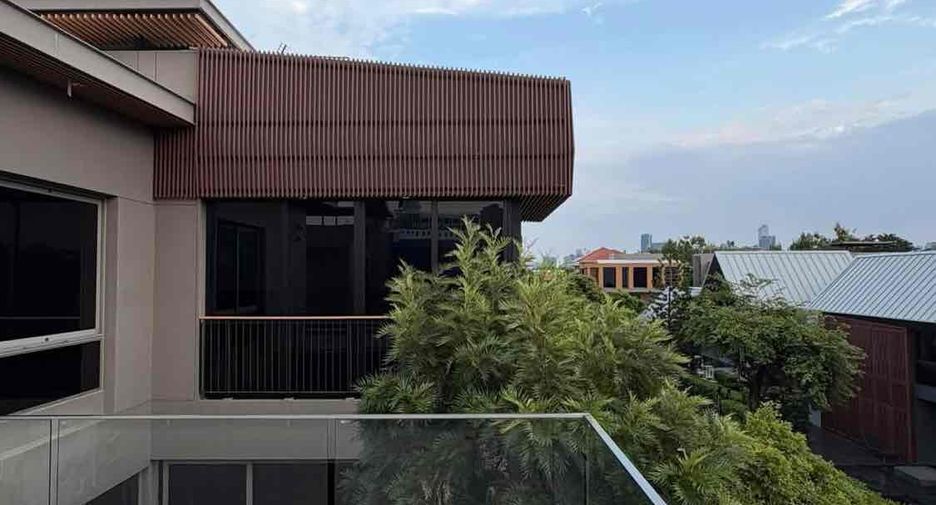 Casa en venta y en alquiler de 5 habitaciones en Suan Luang, Bangkok