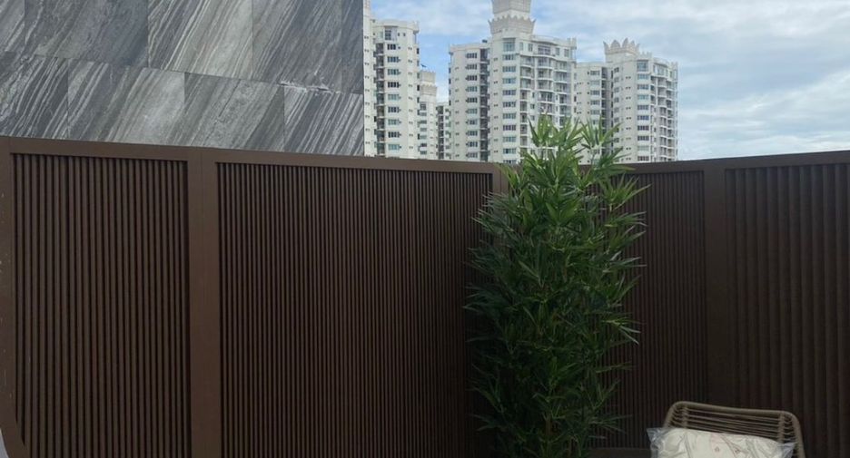 Casa adosada en alquiler y en venta de 4 habitaciones en Huai Khwang, Bangkok