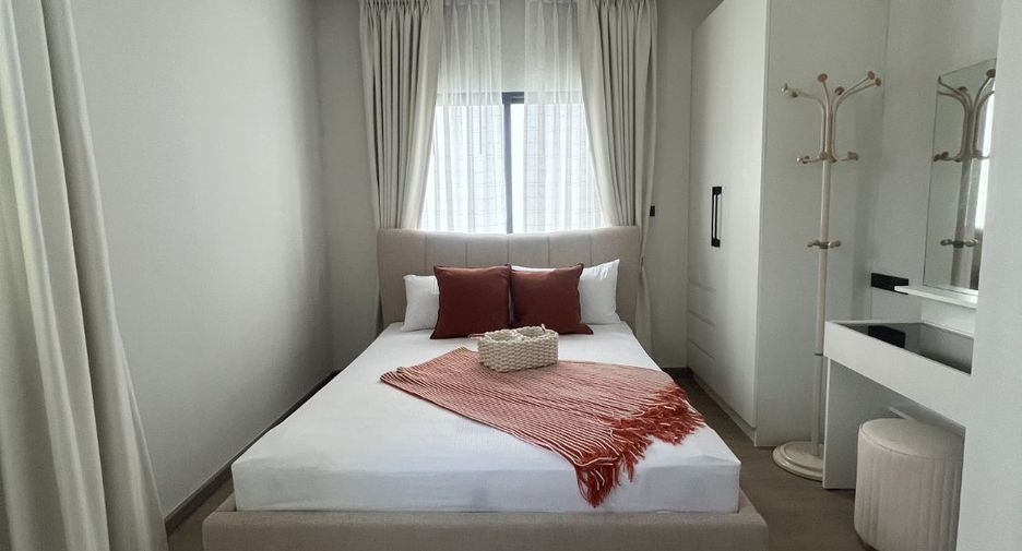 Casa adosada en alquiler y en venta de 4 habitaciones en Huai Khwang, Bangkok