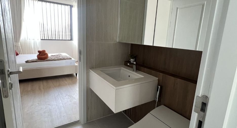Casa adosada en alquiler y en venta de 4 habitaciones en Huai Khwang, Bangkok