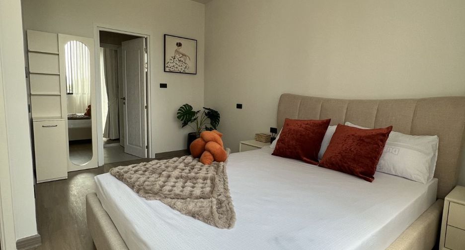 Casa adosada en alquiler y en venta de 4 habitaciones en Huai Khwang, Bangkok