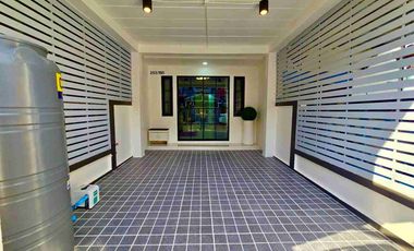 Reihenhaus zum Kauf mit 2 Zimmer in Lat Krabang, Bangkok