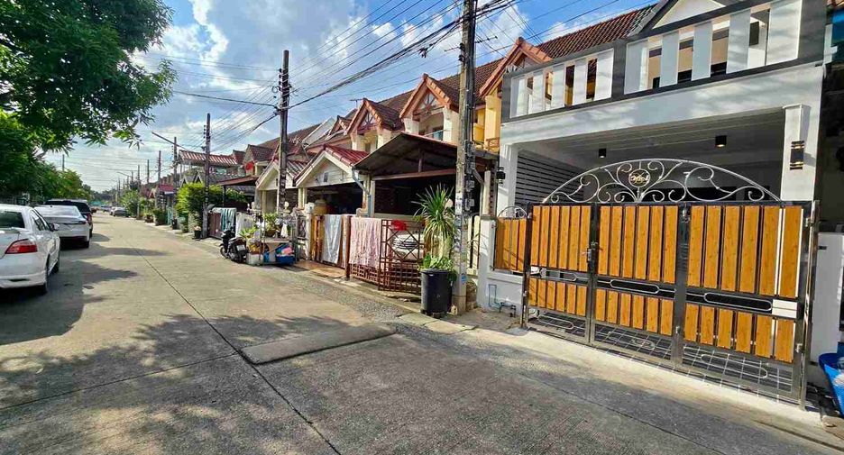 出售 2 卧室 联排别墅 在 Lat Krabang, 曼谷