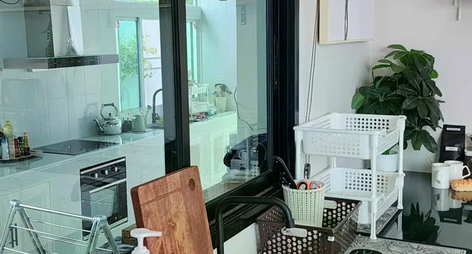 Villa zum Kauf mit 4 Zimmer in Mueang Chiang Mai, Chiang Mai