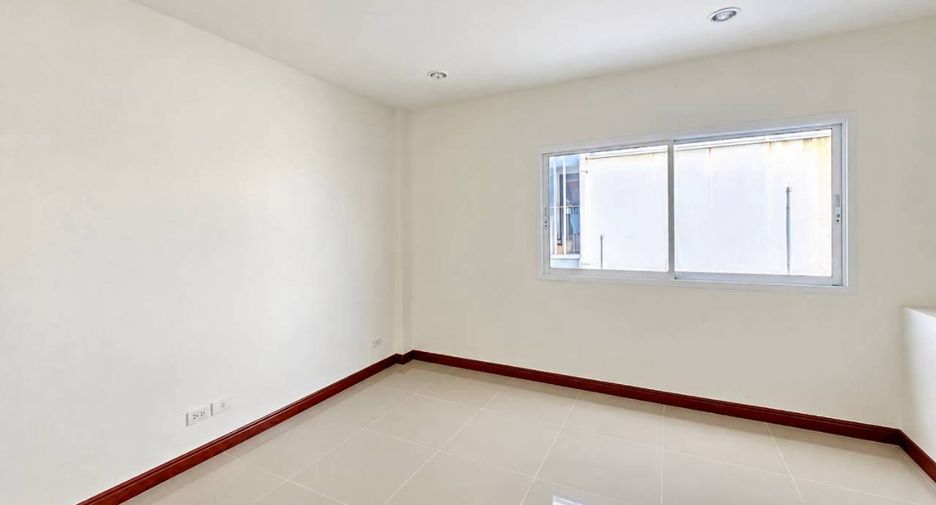 For sale 2 bedrooms townhouse in Mueang Phuket, Phuket