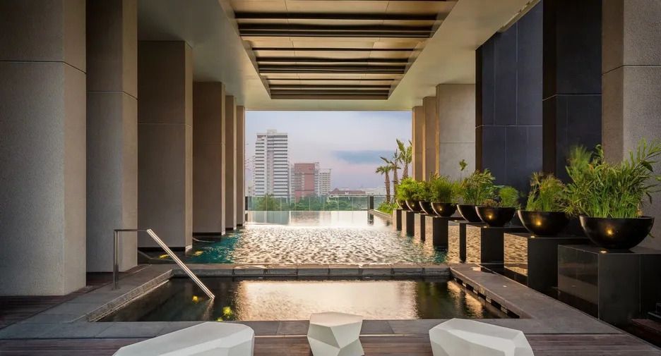 For rent 2 bedrooms condo in Pathum Wan, Bangkok