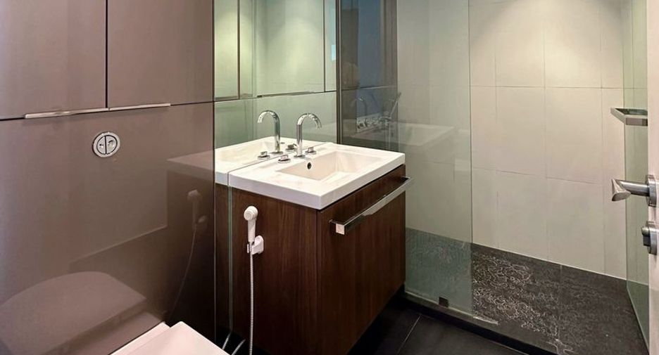 Condo en alquiler de 2 habitaciones en Pathum Wan, Bangkok