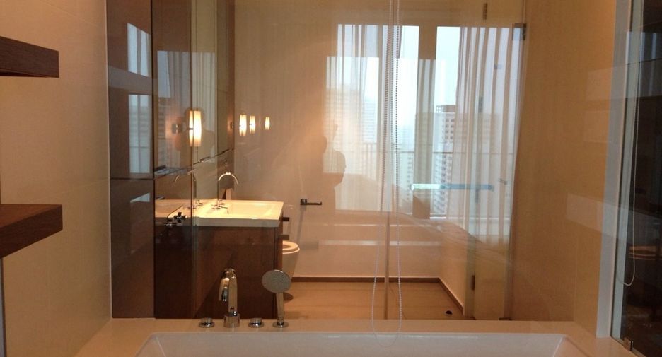 Condo en alquiler de 2 habitaciones en Pathum Wan, Bangkok