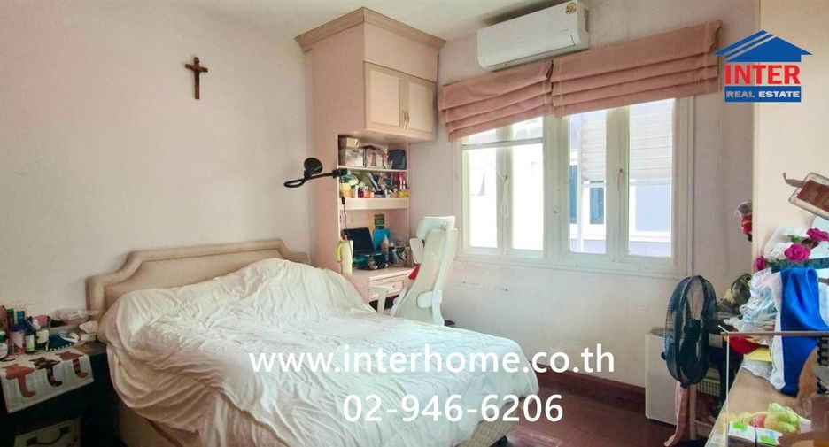 Haus zum Kauf mit 4 Zimmer in Bang Kruai, Nonthaburi