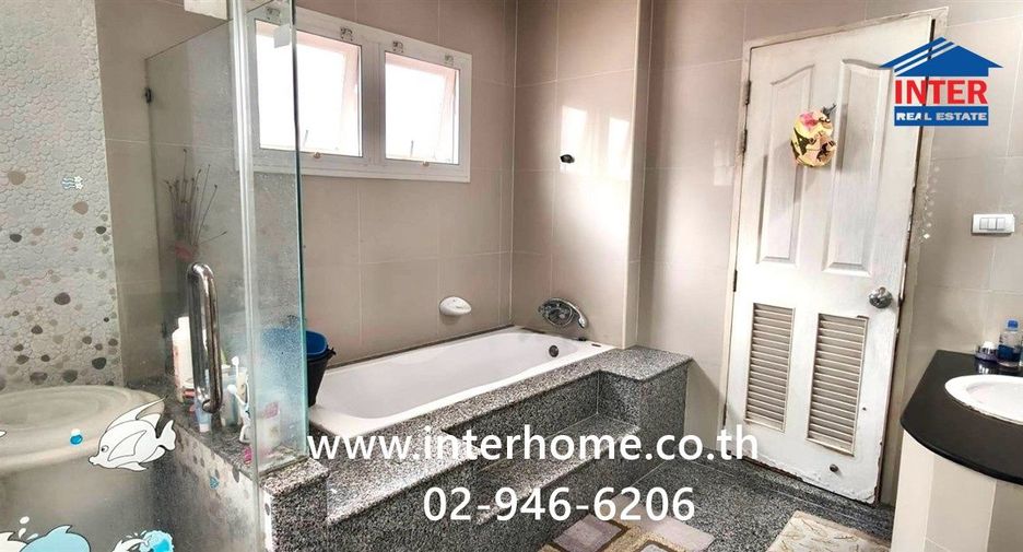 Haus zum Kauf mit 4 Zimmer in Bang Kruai, Nonthaburi