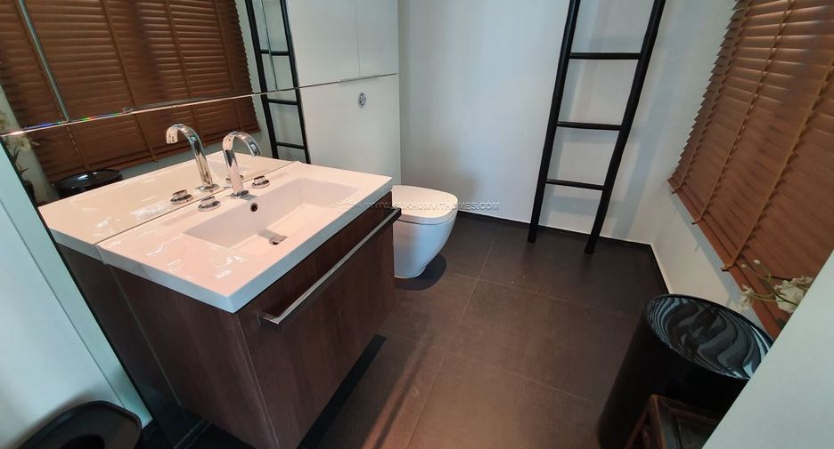 Condo en alquiler de 2 habitaciones en Pathum Wan, Bangkok
