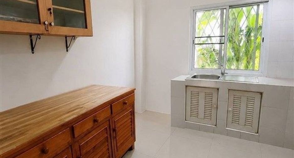 For sale 3 bedrooms house in Saraphi, Chiang Mai