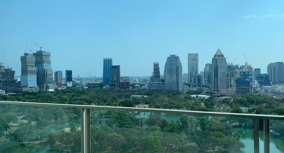 For rent 3 bedrooms condo in Pathum Wan, Bangkok