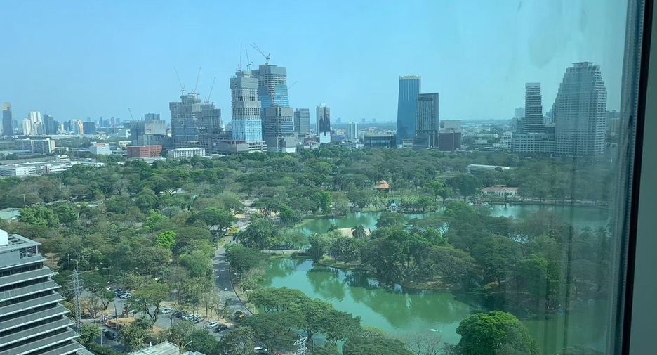 For rent 3 bedrooms condo in Pathum Wan, Bangkok